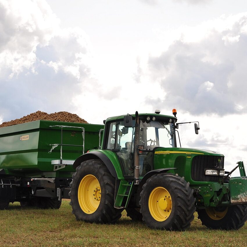 tractor-3637466_1280